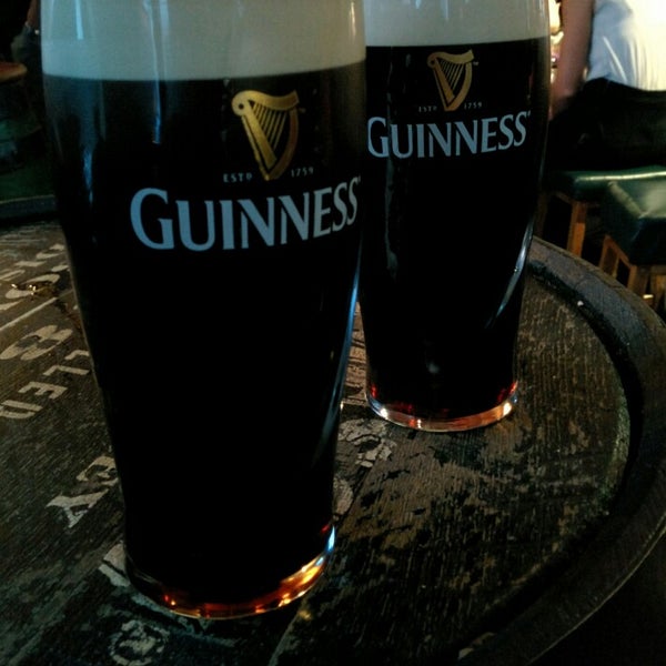 Foto tirada no(a) Jinty McGuinty&#39;s Irish Bar por Grant S. em 8/22/2014