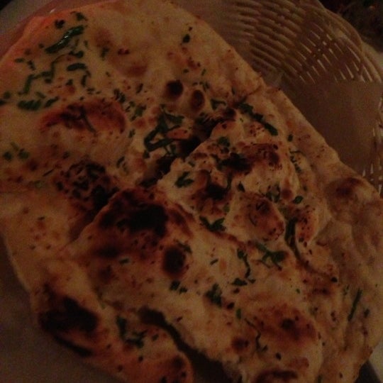 Foto tirada no(a) Darbar Fine Indian Cuisine por Aya G. em 11/5/2012