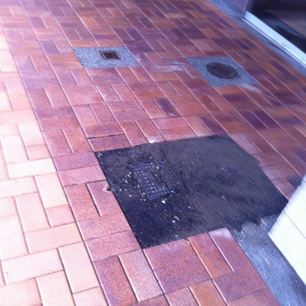 sunglass hut queensgate