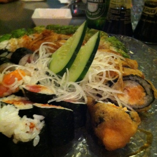 รูปภาพถ่ายที่ Sushi Blues Cafe โดย Jordan P. เมื่อ 12/2/2012