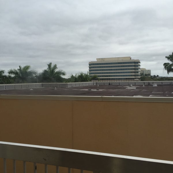 Foto diambil di Renaissance Fort Lauderdale-Plantation Hotel oleh Jen pada 1/24/2015