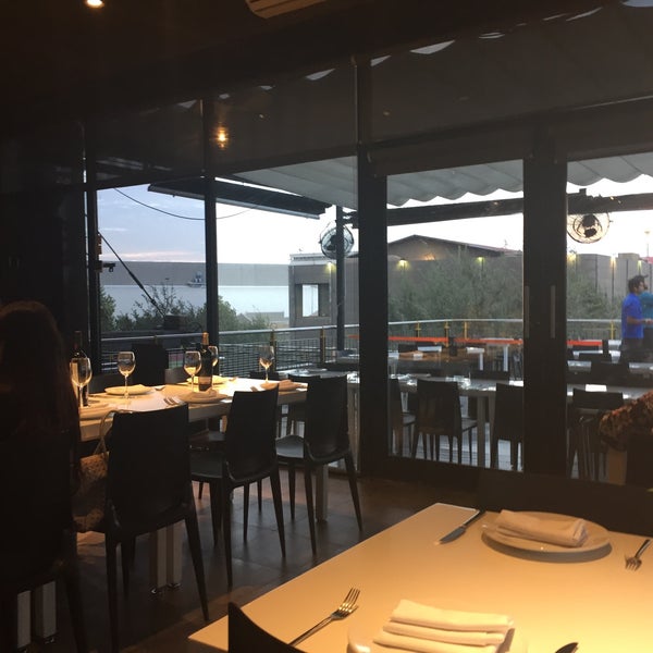 รูปภาพถ่ายที่ El Lingote Restaurante โดย Jesus A. เมื่อ 9/22/2017