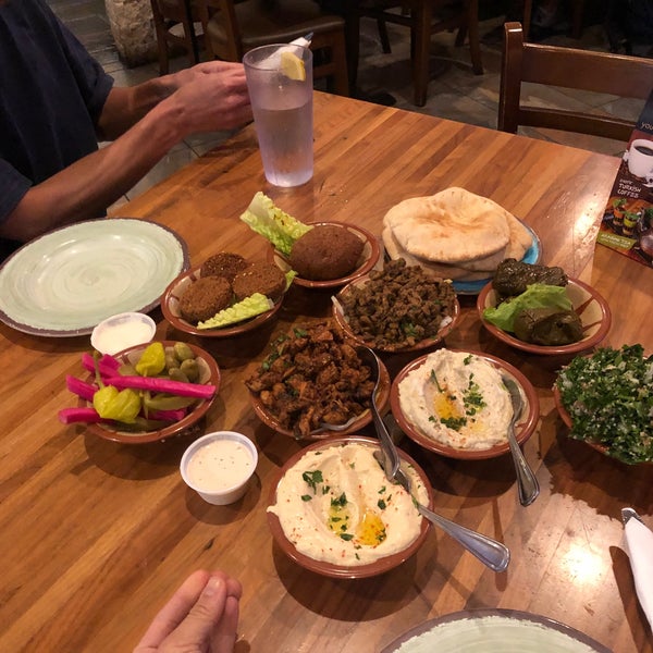 8/5/2021 tarihinde Yenny Z.ziyaretçi tarafından Aladdin Mediterranean Restaurant'de çekilen fotoğraf