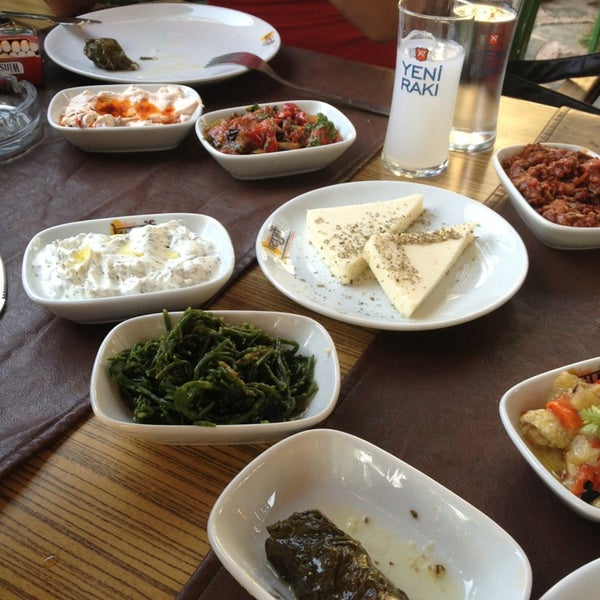 Foto diambil di Atakent Keyif Restaurant oleh Buket Y. pada 7/1/2013