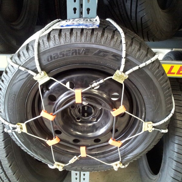 Les Schwab Tire Center Automotive Repair Shop in McMinnville