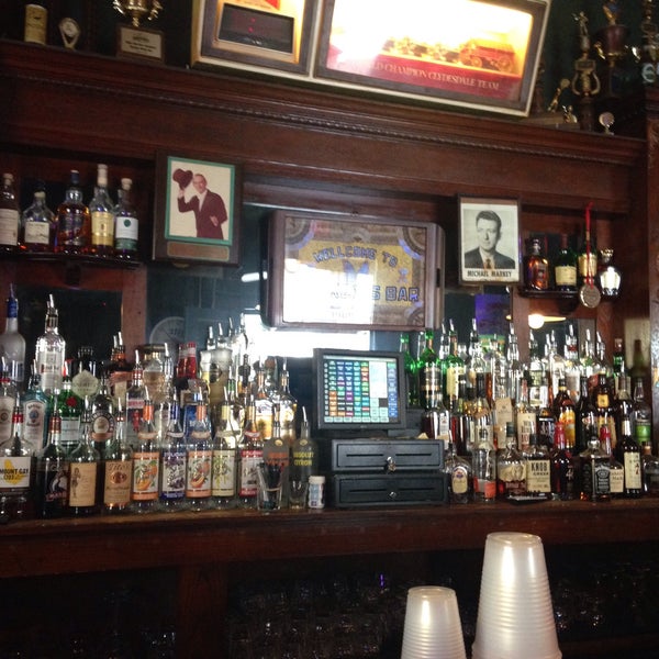 Foto tirada no(a) Markey&#39;s Bar por Tom F. em 3/30/2015