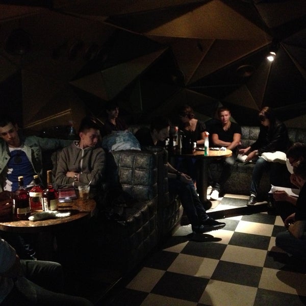 รูปภาพถ่ายที่ London Club โดย Plakhotnik_Darya เมื่อ 4/20/2013