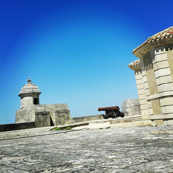 Foto tirada no(a) Fort Louvois por Laetitia P. em 4/24/2013