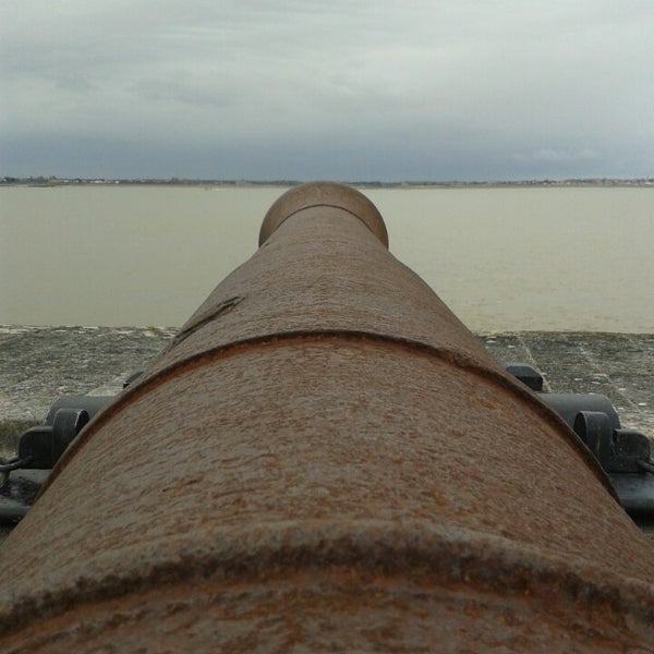 3/19/2013 tarihinde Laetitia P.ziyaretçi tarafından Fort Louvois'de çekilen fotoğraf