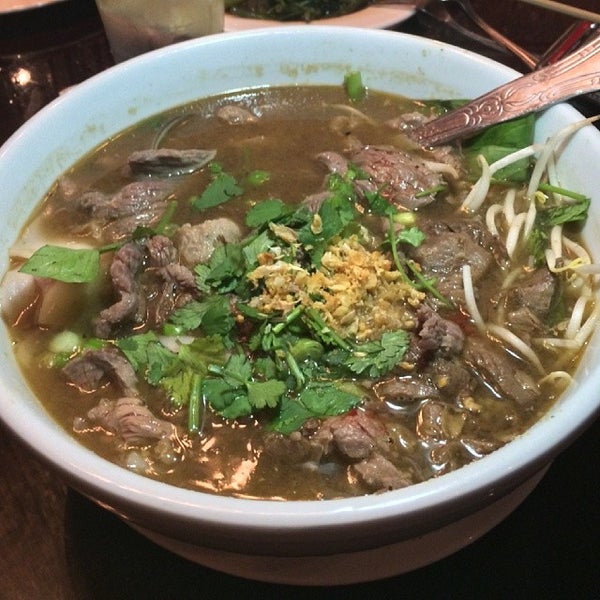 Снимок сделан в Zenna Thai &amp; Japanese Restaurant пользователем ᴡ L. 3/8/2014