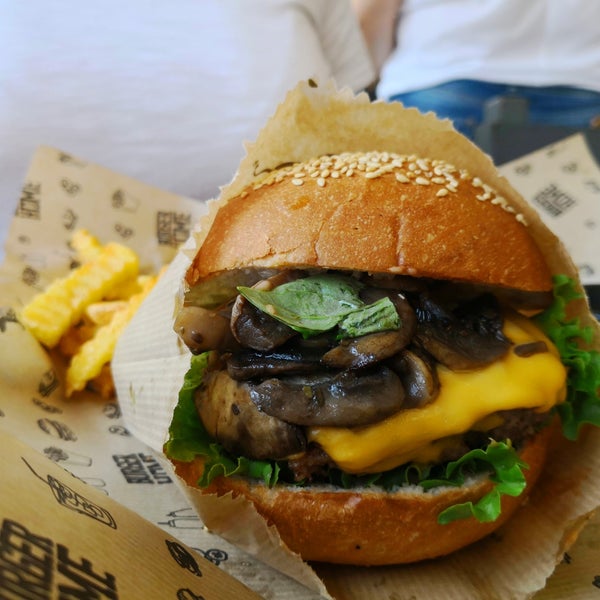 รูปภาพถ่ายที่ Burger Home โดย 👑 | K! เมื่อ 7/3/2019