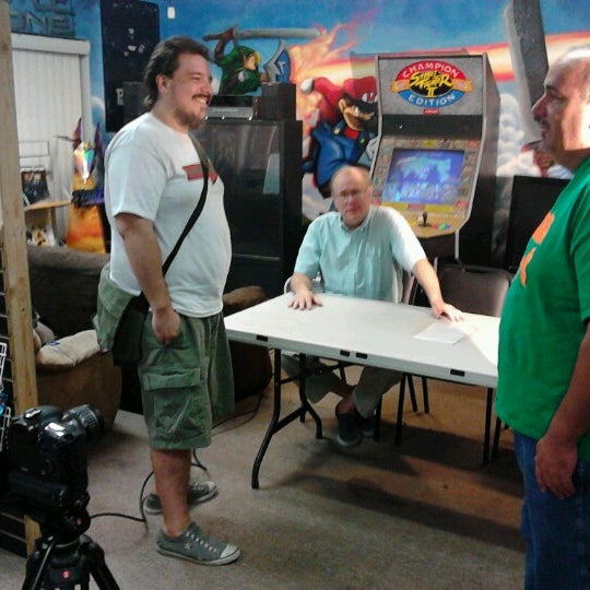 Photo taken at Pop Culture Paradise Comics by Hong L. on 9/14/2012