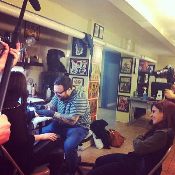 2/19/2013にLeigh A.がThree Kings Tattoo Parlorで撮った写真