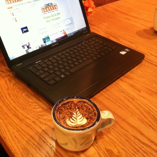Das Foto wurde bei Coffee Villa von Coffee Villa am 10/30/2012 aufgenommen