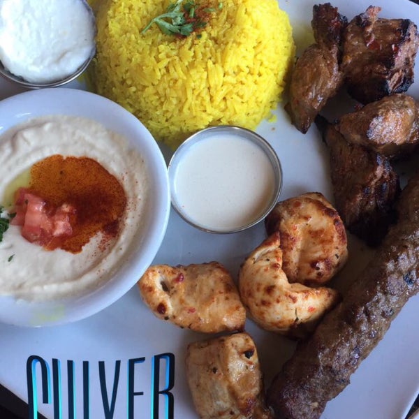 รูปภาพถ่ายที่ Almaza Restaurant โดย Ahmed A. เมื่อ 8/24/2015