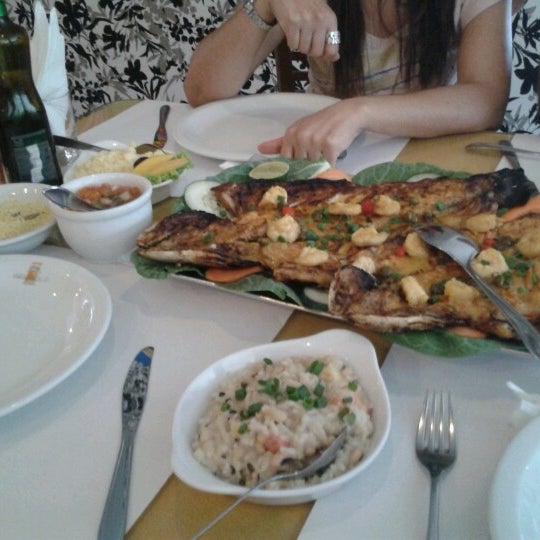 12/23/2012 tarihinde Diana E.ziyaretçi tarafından Restaurante Maracangalha'de çekilen fotoğraf