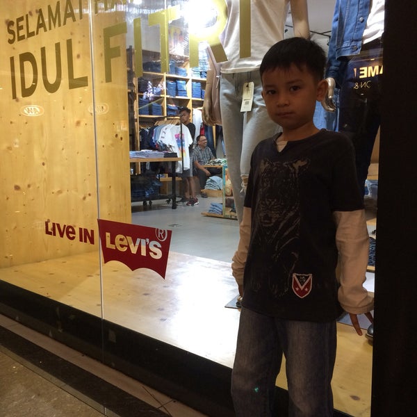 levi's mega mall