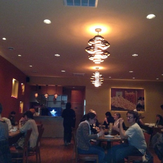 11/13/2012 tarihinde Donna G.ziyaretçi tarafından Yuva India Indian Eatery'de çekilen fotoğraf