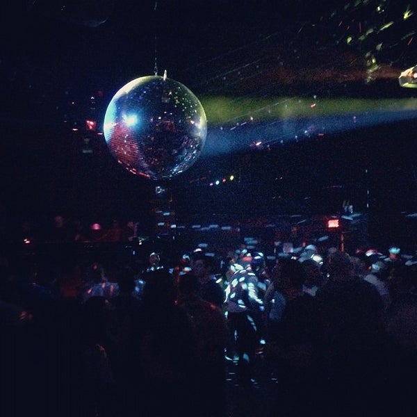 รูปภาพถ่ายที่ Stereo Nightclub โดย Ozgur Y. เมื่อ 3/16/2014