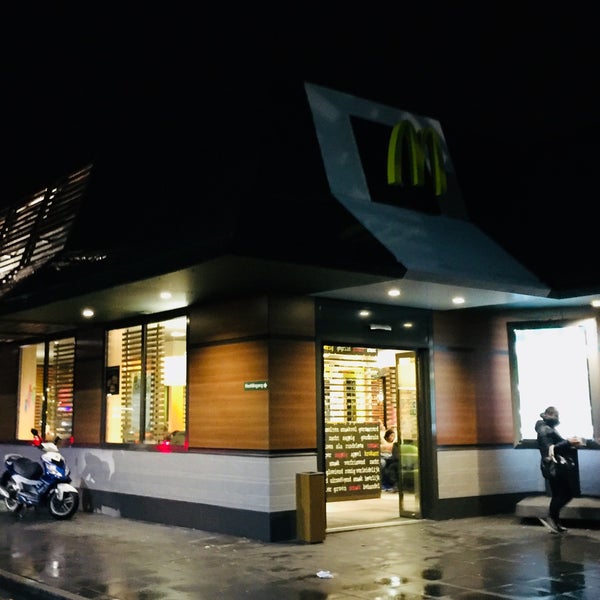 รูปภาพถ่ายที่ McDonald&#39;s โดย Maarten d. เมื่อ 1/1/2018