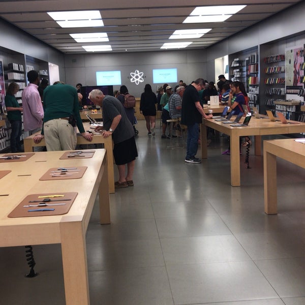 Photos at Apple Lakeside Shopping Center Electronics Store in Metairie