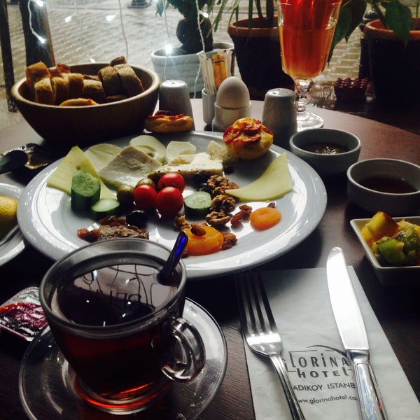 Photo prise au Glorina Hotel par Erdoğan A. le2/2/2015