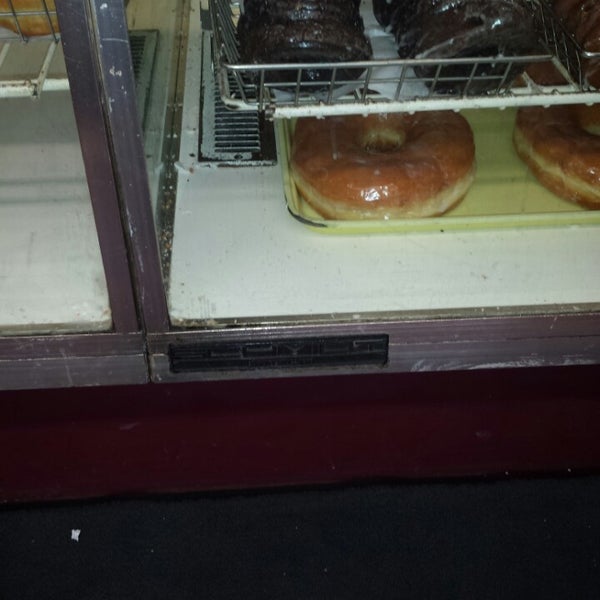 Photo taken at Dat Donut by Carlos S. on 1/4/2014