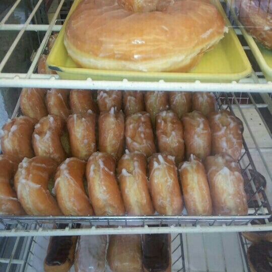 Photo taken at Dat Donut by Carlos S. on 12/9/2012