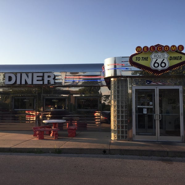 7/25/2017 tarihinde Kaelyn G.ziyaretçi tarafından Route 66 Diner'de çekilen fotoğraf