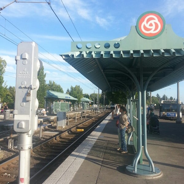 TriMet Gateway/NE 99th Ave MAX Station 14 tips from 2089 visitors