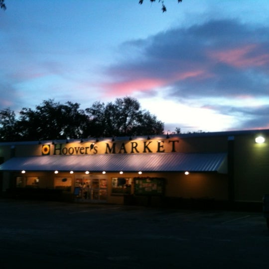 Das Foto wurde bei Hoover&#39;s Market von HeidiLei am 10/7/2012 aufgenommen