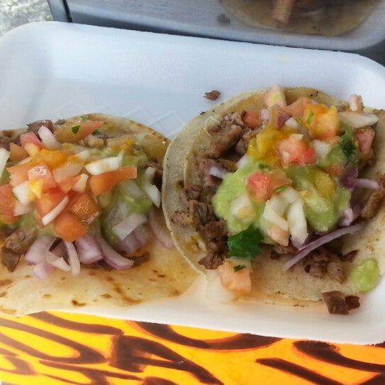 Fotos en Tacos “El Compa” 2 tips de 3 visitantes