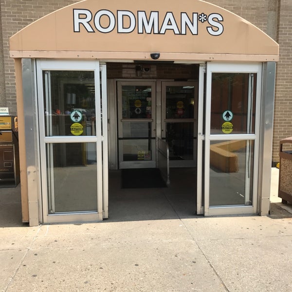 รูปภาพถ่ายที่ Rodman&#39;s โดย Gary M. เมื่อ 4/30/2017