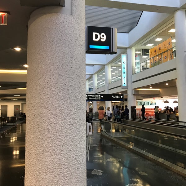 Gate D9 Airport Gate in Miami