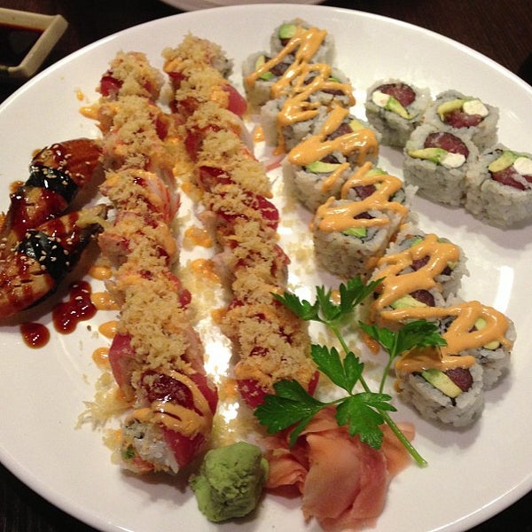 Снимок сделан в Sushi Bar пользователем Kyle R. 7/26/2013