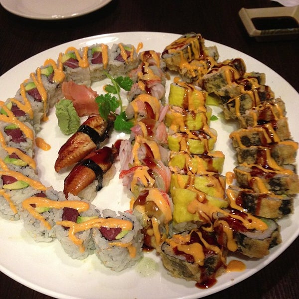 Снимок сделан в Sushi Bar пользователем Kyle R. 8/13/2013