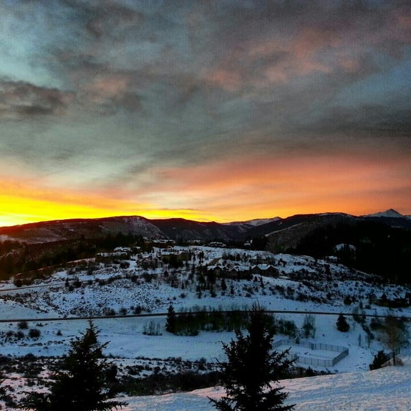 รูปภาพถ่ายที่ The Lodge and Spa at Cordillera โดย Nicole K. เมื่อ 1/11/2013