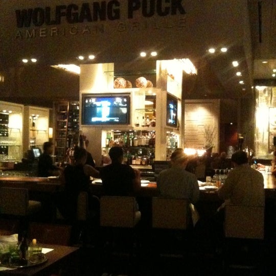 Photo taken at Wolfgang Puck American Grille by Seven W. on 10/22/2012