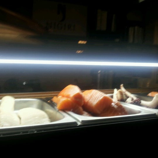 Photo taken at Nigiri Sushi Bar by Ramón V. on 10/20/2012