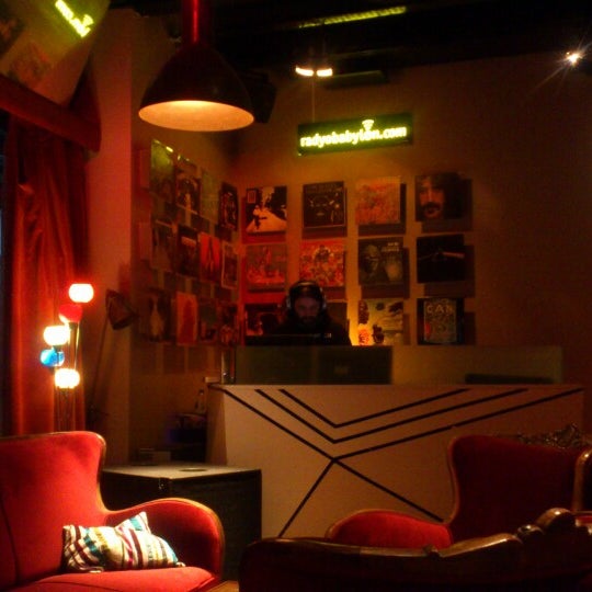 Foto tirada no(a) Babylon Lounge por Barış B. em 5/2/2013