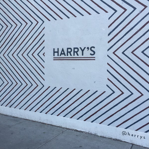 Photo prise au Harry&#39;s Corner Shop par Cole K. le5/12/2016