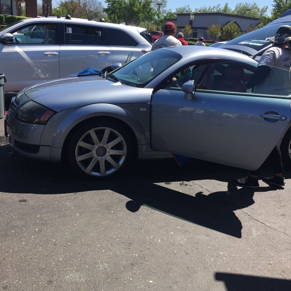 Foto tomada en Folsom Glenn Car Wash &amp; Auto Lube  por Rod B. el 4/2/2017