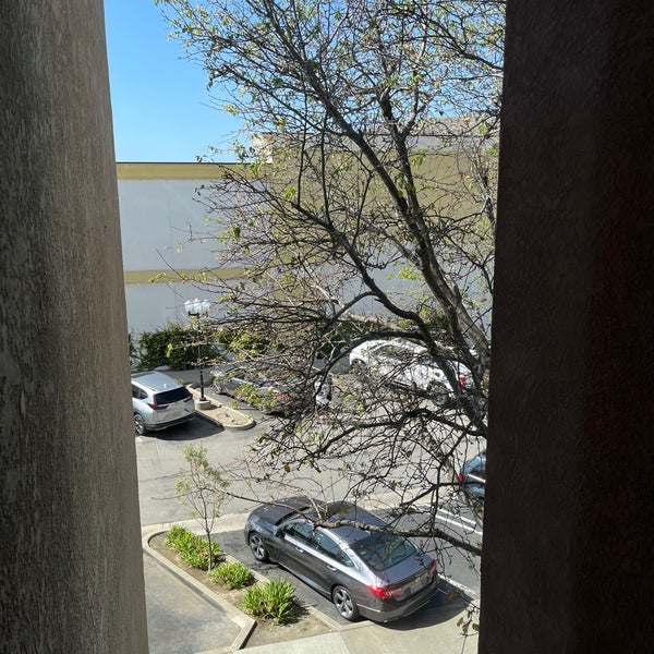Photo taken at Embassy Suites by Hilton by Rod B. on 4/9/2022