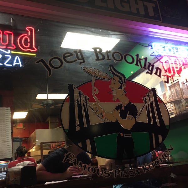 Das Foto wurde bei Joey Brooklyn&#39;s Famous Pizza von Tracy F. am 10/19/2018 aufgenommen
