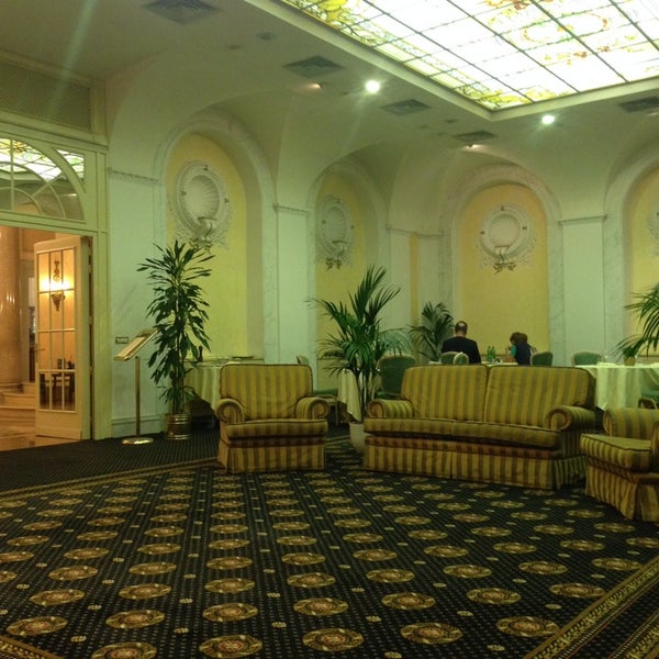 7/18/2014 tarihinde 𝑴𝒂𝒖𝒓𝒊𝒄𝒊𝒐 .ziyaretçi tarafından Hotel Ambasciatori Palace'de çekilen fotoğraf
