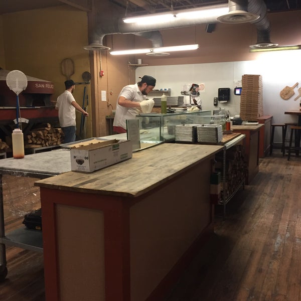 3/7/2018 tarihinde Darla C.ziyaretçi tarafından DeSano Pizza Bakery'de çekilen fotoğraf