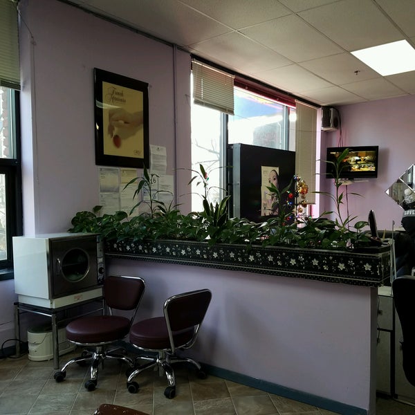 Broadway Nails - Capitol Hill - 6 tips