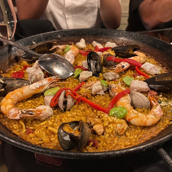 Photo taken at Socarrat Paella Bar by Anh D. on 8/23/2022