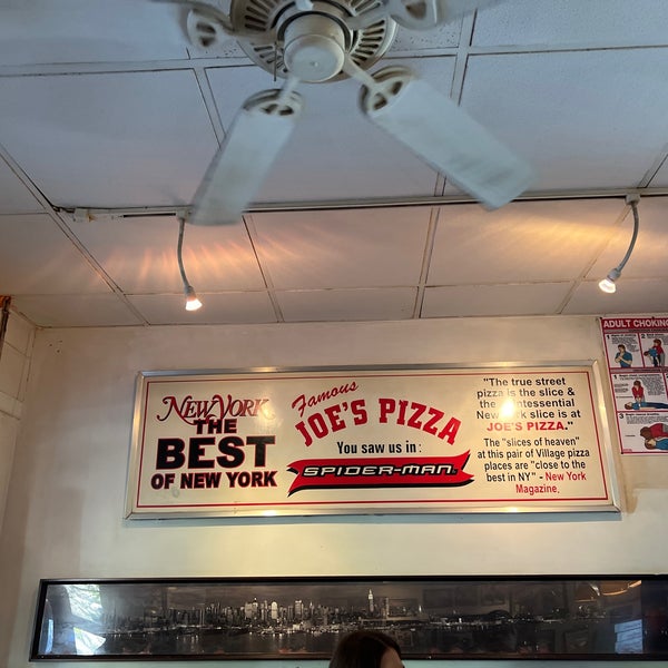Photo taken at Joe&#39;s Pizza by Nicole N. on 5/6/2023