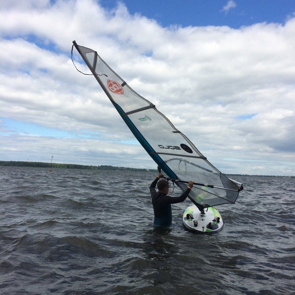 Серф станция бумеранг. Surfer in station. Серфстанция бумеранг новосибирск. Навигация - по пляжу сёрф станции. Бумеранг серфстанция.
